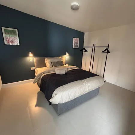 Corporate Nest Sallins Apartament *